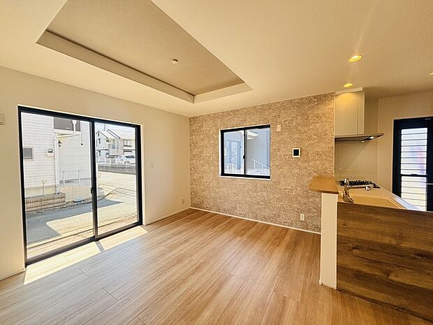 夕食の時間。家族、友人、両親、親戚との会話がより料理を美味しくしてくれる。あっという間に時間が過ぎてしまう居心地の良さは、普段はほっとする空間としてここにあります。