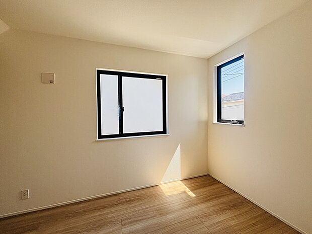 2面採光を確保した明るい室内は、爽やかな風を感じる居心地の良い空間です。