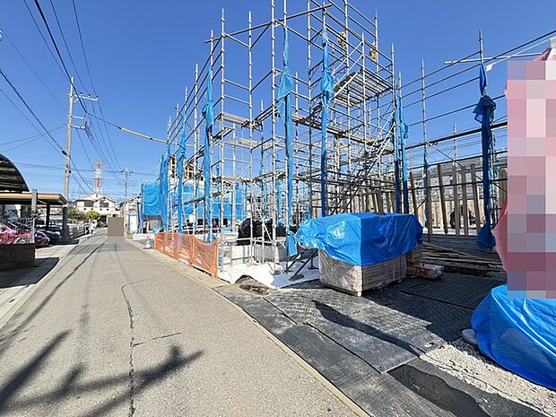 戸建てが立ち並ぶ静かな住宅街。四季折々の移り変わりを感じながら自然と楽しみ、暮らす、そんな毎日を日々の中で感じられる住環境