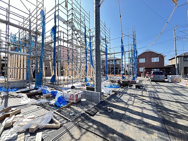 戸建てが立ち並ぶ静かな住宅街。四季折々の移り変わりを感じながら自然と楽しみ、暮らす、そんな毎日を日々の中で感じられる住環境