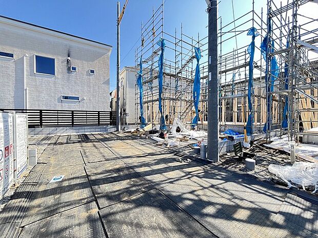 戸建てが立ち並ぶ静かな住宅街。四季折々の移り変わりを感じながら自然と楽しみ、暮らす、そんな毎日を日々の中で感じられる住環境