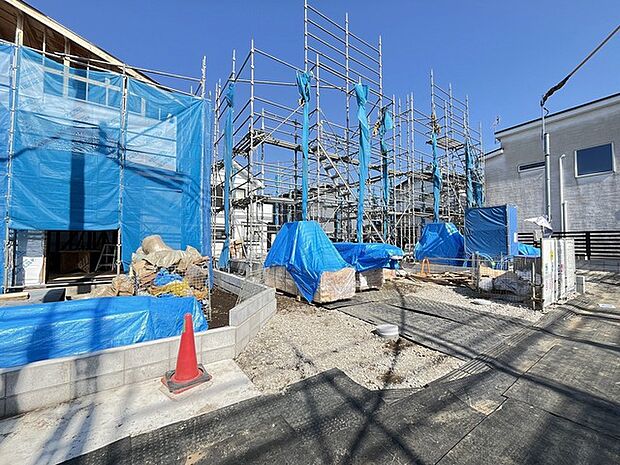 戸建てが立ち並ぶ静かな住宅街。四季折々の移り変わりを感じながら自然と楽しみ、暮らす、そんな毎日を日々の中で感じられる住環境