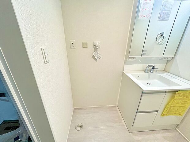 ゆとりの洗面スペースで朝の身支度もスムーズに行えます。