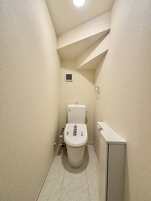 1.2階にそれぞれトレイがございます。朝の混雑時に分散して利用できるほか、ゲスト用としても使い分けることもできます。 