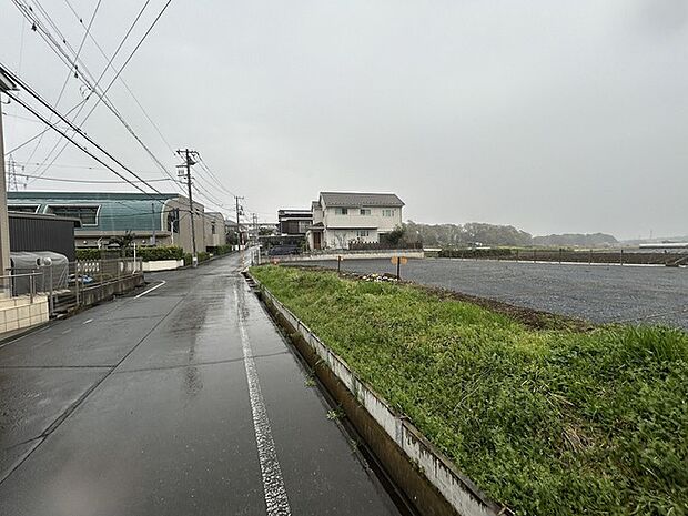 周辺の街並み 周辺は閑静な住宅街です。（10m）
