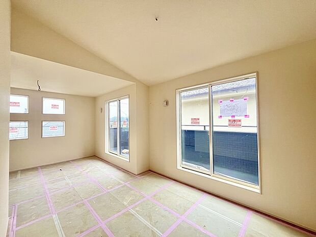 窓から眺める風景は一日の疲れを癒すヒーリングを奏でる、心地の良い時間を演出してくれます。室内も重要ですが、周りの環境もマイホーム選びの大事なポイント 