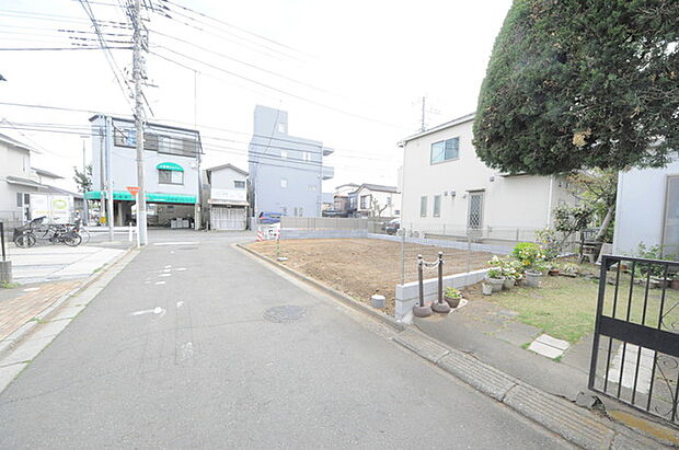 周辺の町並み 静かな街並みに、新しい暮らしの基盤が始まります (5m)