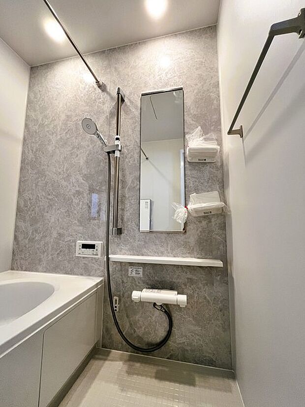 1日の疲れを取るゆとりある浴室です。