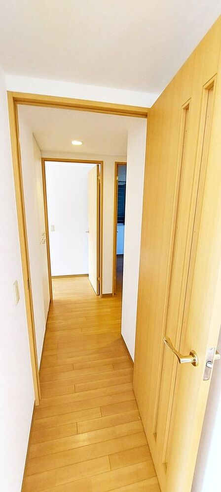 広々収納で、仕事着、普段着をまとめて収納できます。 