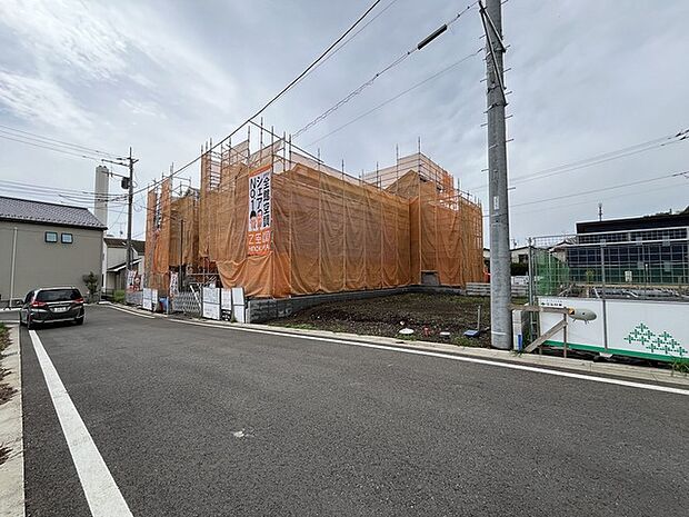 6m幅員の道路に面しておりお車の運転が苦手な方でも安心して出入りいただけます。 