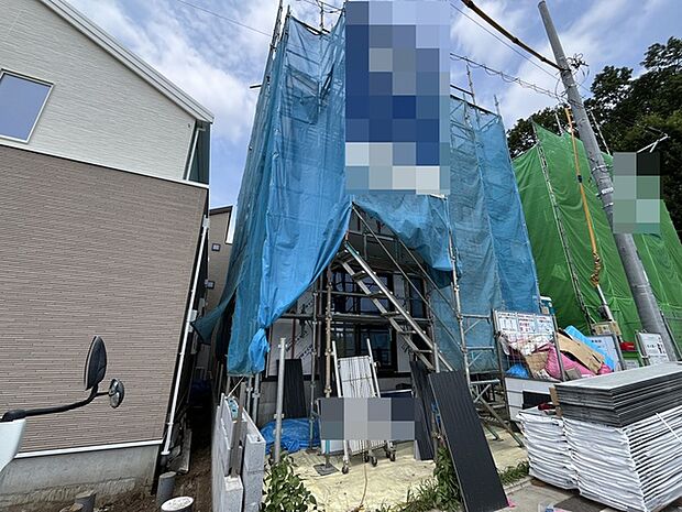 戸建てが立ち並ぶ静かな住宅街。四季折々の移り変わりを感じながら自然と楽しみ、暮らす、そんな毎日を日々の中で感じられる住環境