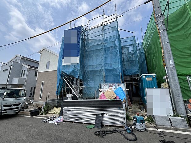 完成に向け着々と進む建設現場の様子です。新しい住まいの基盤が、丁寧に形作られています