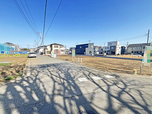 6m幅員の道路に面しておりお車の運転が苦手な方でも安心して出入りいただけます。