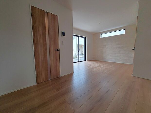 夕食の時間。家族、友人、両親、親戚との会話がより料理を美味しくしてくれる。あっという間に時間が過ぎてしまう居心地の良さは、普段はほっとする空間としてここにあります。 