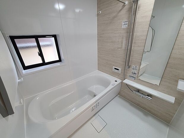 一緒にお風呂に入っている子供達の声がリビングまで聞こえてきそうな広々とした1坪バス 