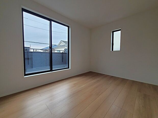 2面採光を確保した明るい室内は、爽やかな風を感じる居心地の良い空間です。 