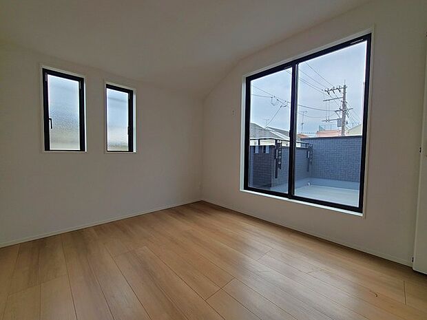 2面採光を確保した明るい室内は、爽やかな風を感じる居心地の良い空間です。 