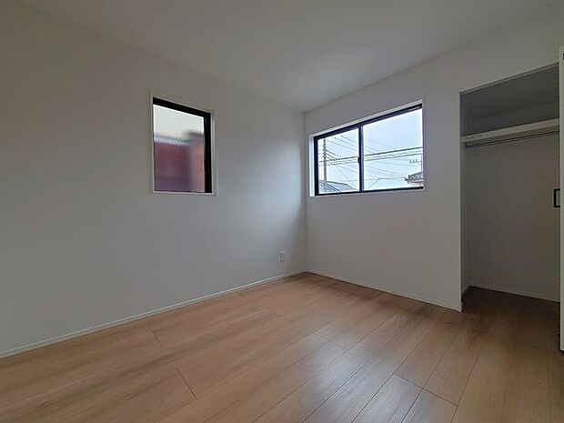 2面採光を確保した明るい室内は、爽やかな風を感じる居心地の良い空間です。 