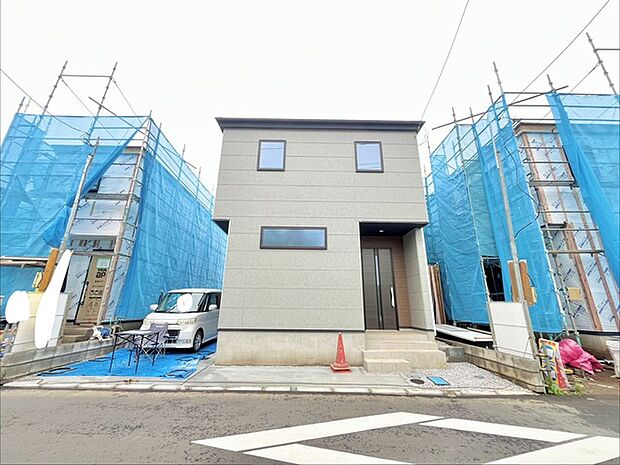 6m幅員の道路に面しておりお車の運転が苦手な方でも安心して出入りいただけます。