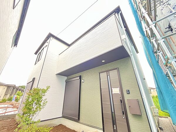 玄関はおうちの顔とも呼ばれる重要な場所！明るくスッキリと見える空間で住まう人を見送り、出迎えてくれます。