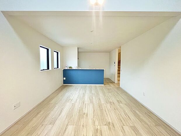 家族が一番集まる場所だから広々としつつも素敵な空間であって欲しい。皆がくつろぐリビングからキッチンまでが一つに繋がる空間。