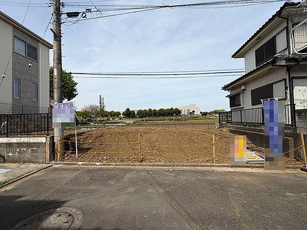 南道路に面しており日中もたくさんの陽が入ります。風通りや周辺環境など実際に現地にてご確認ください。