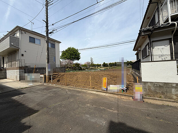 6m幅員の道路に面しておりお車の運転が苦手な方でも安心して出入りいただけます。 