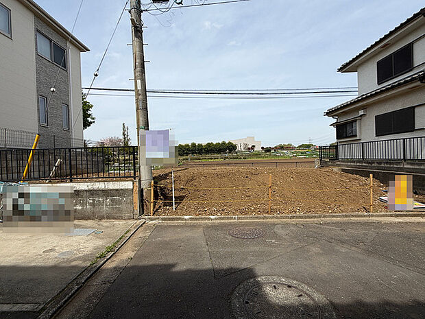カースペースは1台駐車できます。車庫の出し入れのしやすさなど、実際に現地にてご確認ください。 