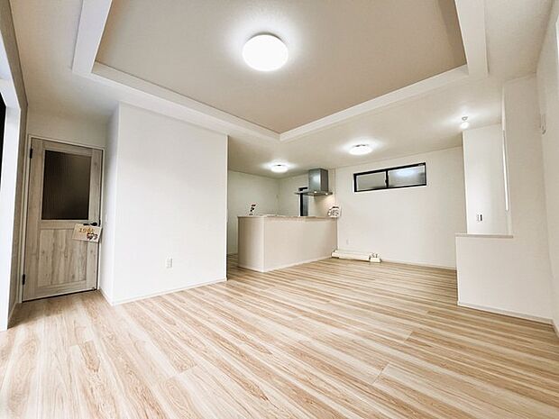 夕食の時間。家族、友人、両親、親戚との会話がより料理を美味しくしてくれる。あっという間に時間が過ぎてしまう居心地の良さは、普段はほっとする空間としてここにあります。 