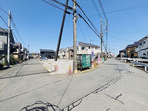 戸建てが立ち並ぶ静かな住宅街。四季折々の移り変わりを感じながら自然と楽しみ、暮らす、そんな毎日を日々の中で感じられる住環境