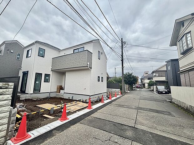 戸建てが立ち並ぶ静かな住宅街。四季折々の移り変わりを感じながら自然と楽しみ、暮らす、そんな毎日を日々の中で感じられる住環境
