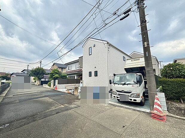6m幅員の道路に面しておりお車の運転が苦手な方でも安心して出入りいただけます。 