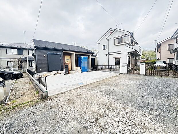 戸建てが立ち並ぶ静かな住宅街。四季折々の移り変わりを感じながら自然と楽しみ、暮らす、そんな毎日を日々の中で感じられる住環境 