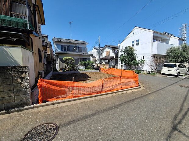 戸建てが立ち並ぶ静かな住宅街。四季折々の移り変わりを感じながら自然と楽しみ、暮らす、そんな毎日を日々の中で感じられる住環境