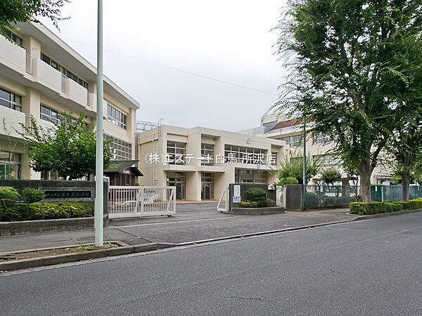 富士見小学校（870m）