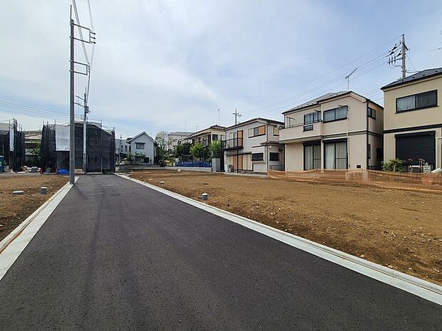 戸建てが立ち並ぶ静かな住宅街。四季折々の移り変わりを感じながら自然と楽しみ、暮らす、そんな毎日を日々の中で感じられる住環境