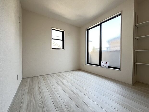 2面採光を確保した明るい室内は、爽やかな風を感じる居心地の良い空間です。