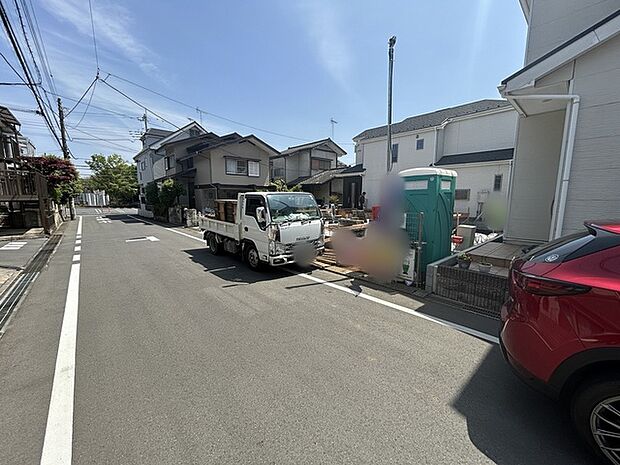 セカンドカーや来客時にも便利なカースペース2台分ございます。