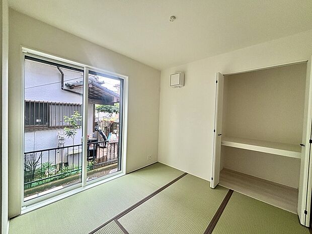 和室があるとやはりどこか心落ち着いてしまいます。客間としてもちょうど良い約4.5帖。 
