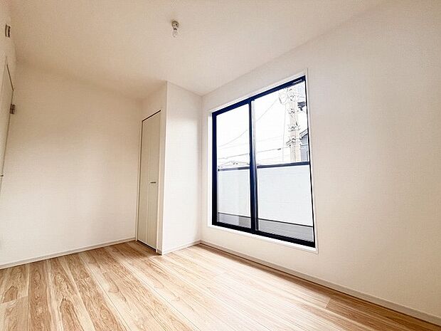衣類の整理整頓に嬉しいクローゼット付きのお部屋。お子様のお部屋としても便利です。