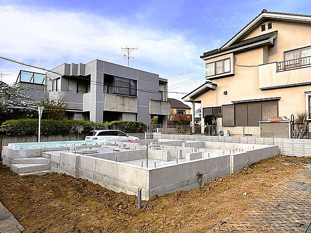 戸建てが立ち並ぶ静かな住宅街。四季折々の移り変わりを感じながら自然と楽しみ、暮らす、そんな毎日を日々の中で感じられる住環境