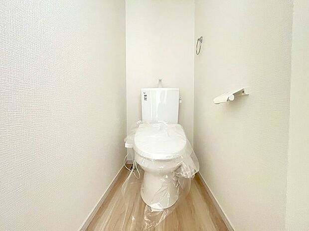 1.2階にそれぞれトレイがございます。朝の混雑時に分散して利用できるほか、ゲスト用としても使い分けることもできます。