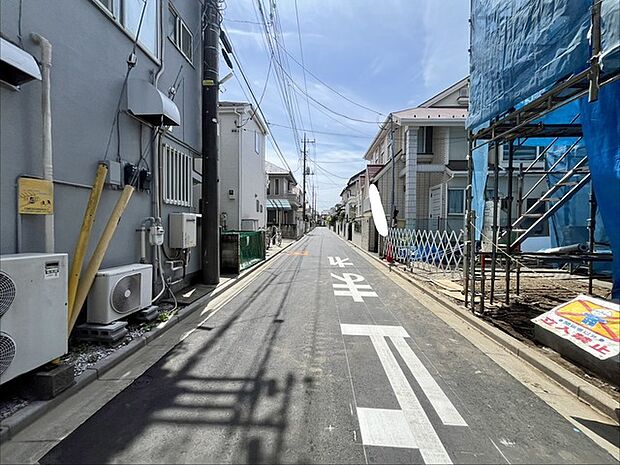 戸建てが立ち並ぶ静かな住宅街。四季折々の移り変わりを感じながら自然と楽しみ、暮らす、そんな毎日を日々の中で感じられる住環境