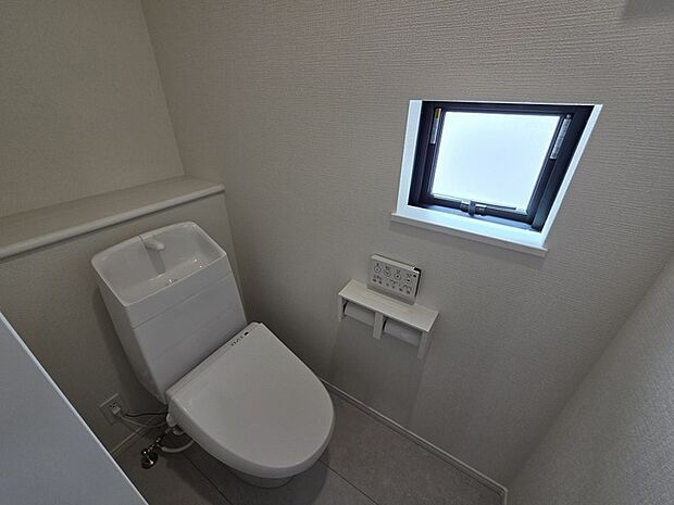 1.2階にそれぞれトレイがございます。朝の混雑時に分散して利用できるほか、ゲスト用としても使い分けることもできます。 