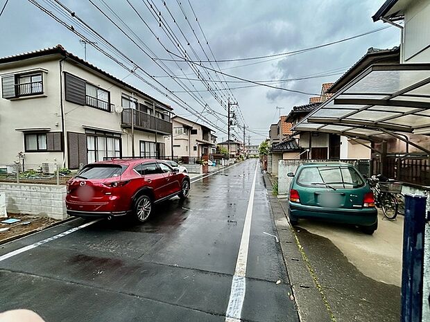 6m幅員の道路に面しておりお車の運転が苦手な方でも安心して出入りいただけます。 
