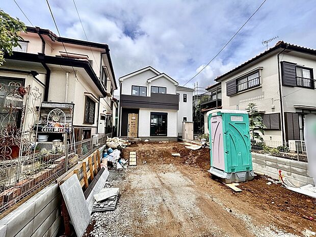 セカンドカーや来客時にも便利なカースペース2台分ございます。 
