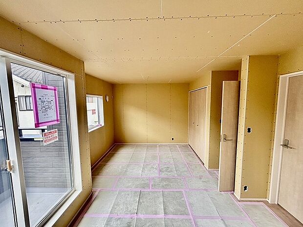 10.25帖の2階洋室はご家族で川の字になってもゆったりとしています。