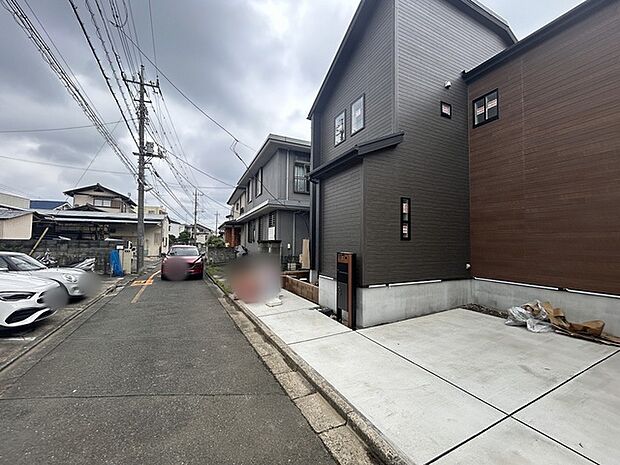 戸建てが立ち並ぶ静かな住宅街。四季折々の移り変わりを感じながら自然と楽しみ、暮らす、そんな毎日を日々の中で感じられる住環境