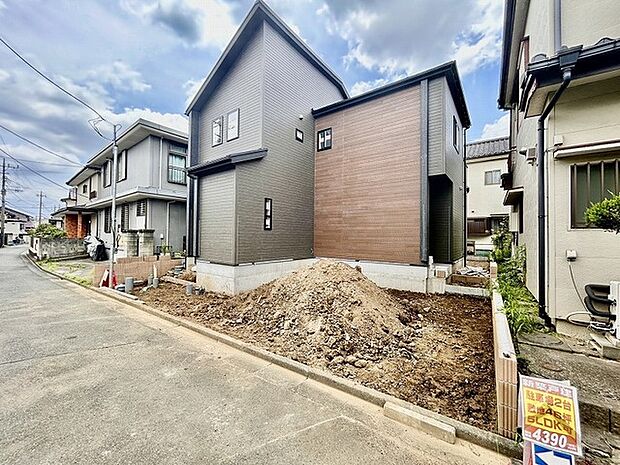セカンドカーや来客時にも便利なカースペース2台分ございます。