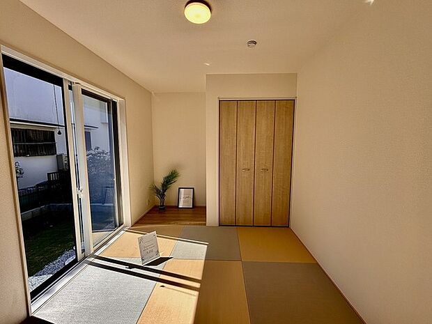 和室があるとやはりどこか心落ち着いてしまいます。客間としてもちょうど良い5.25帖。